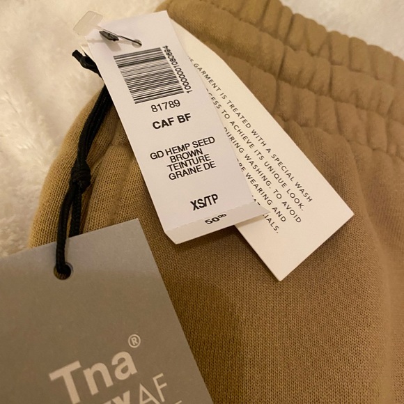 TNA Aritzia BF Cozy Shorts sweatshort - Picture 2 of 4